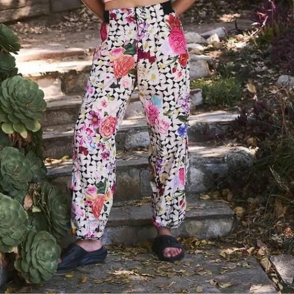 Free People Pants - FP Movement - Mesmerize‎ Me Printed take a trip floral small nwt